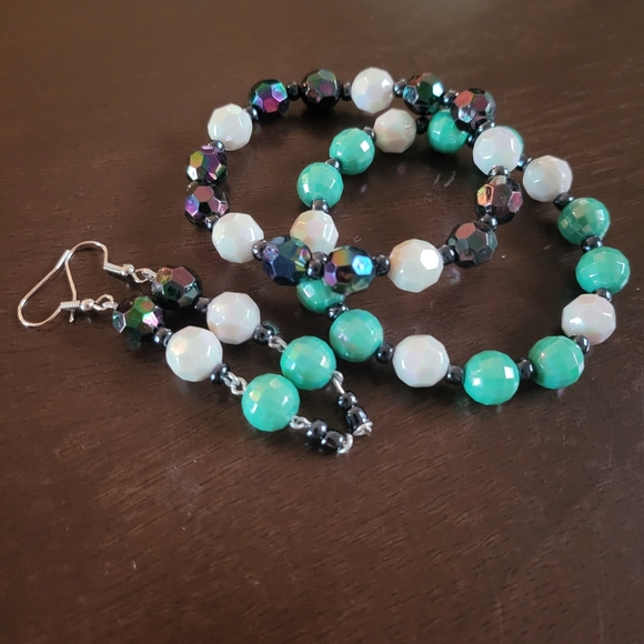 Iridescent Bracelet and Earrings Set - Picture 9 of 15